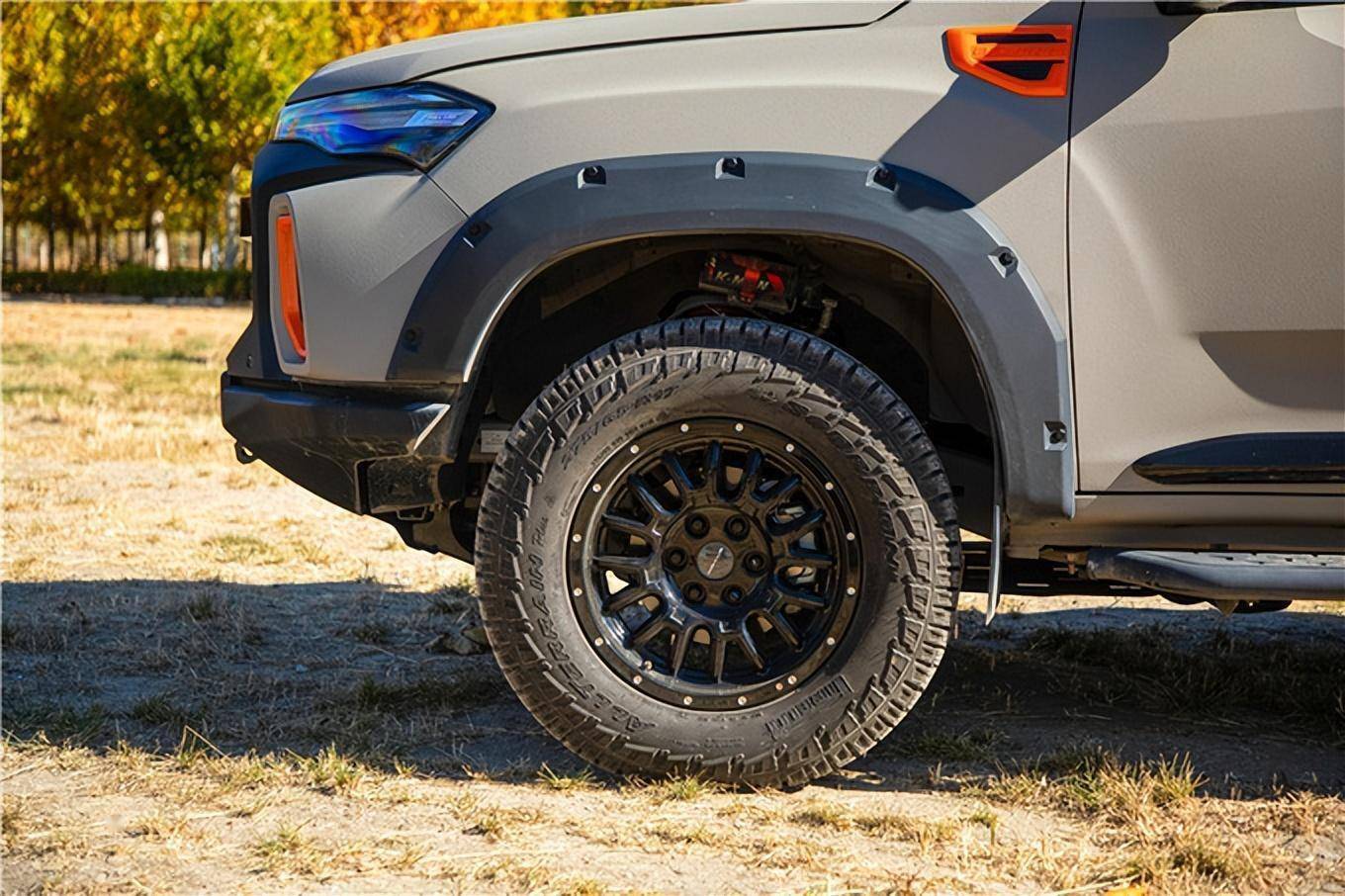 鯊魚王多變體汽車智能皮卡后箱蓋 鯊魚王多變體汽車智能皮卡后箱蓋