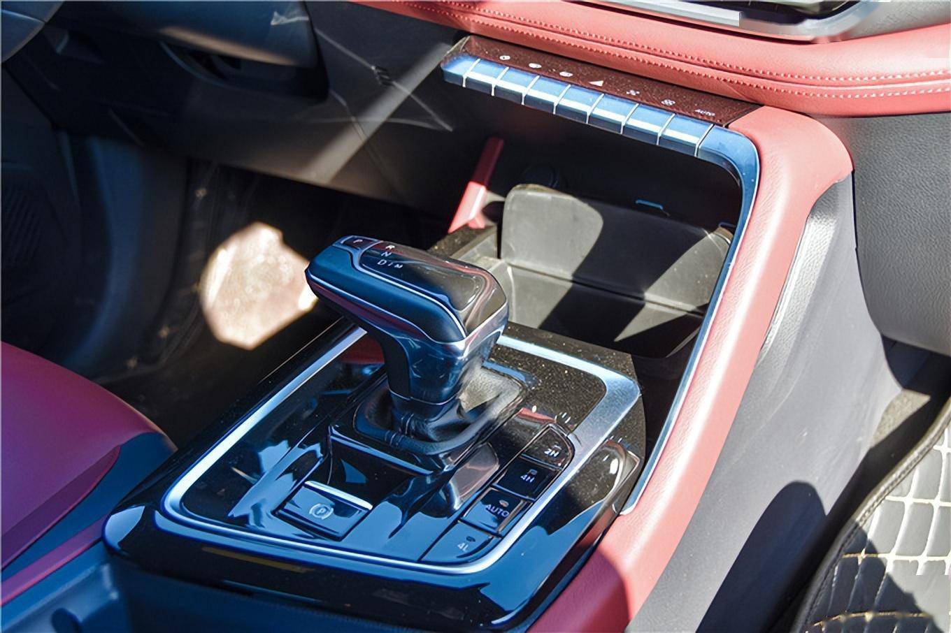 鯊魚王多變體汽車智能皮卡后箱蓋 鯊魚王多變體汽車智能皮卡后箱蓋