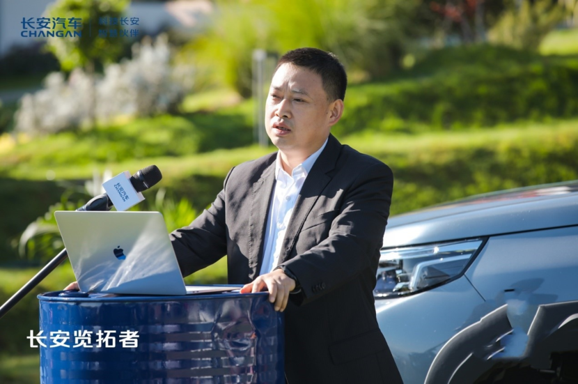 鯊魚王多變體汽車智能皮卡后箱蓋 鯊魚王多變體汽車智能皮卡后箱蓋