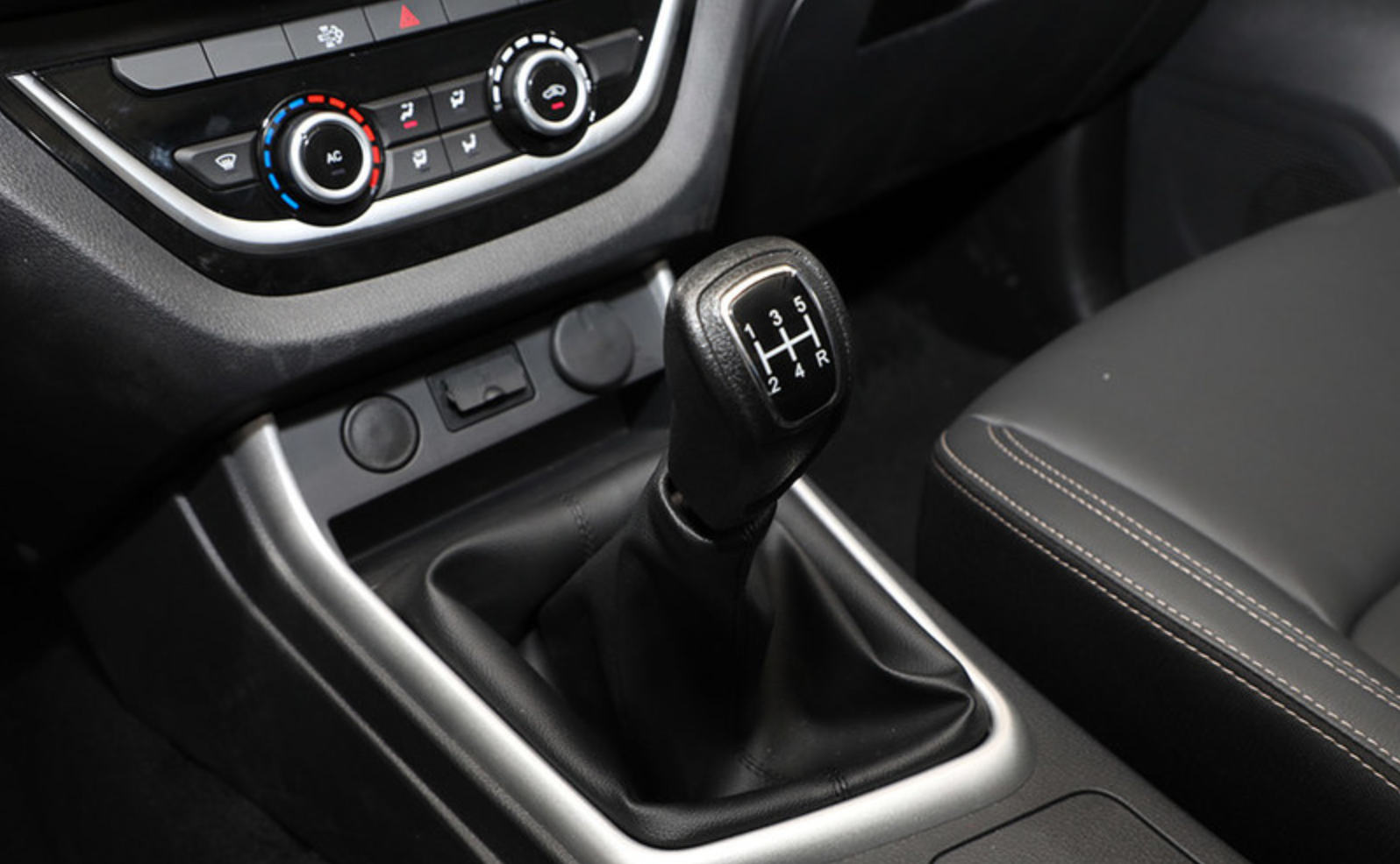 鯊魚王多變體汽車智能皮卡后箱蓋 鯊魚王多變體汽車智能皮卡后箱蓋